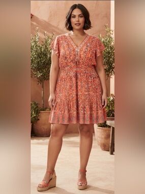 LEA Floral Tie-Waist V-Neck Dress in Coral